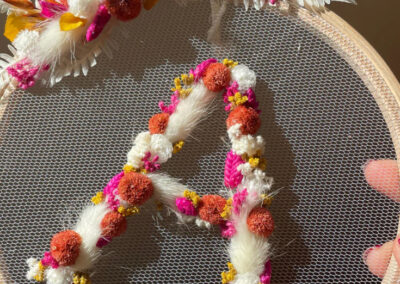 Atelier couronne initiale fleurie